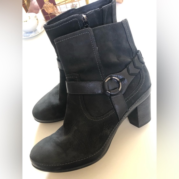 Clarks ActiveAir Leather Boots - Picture 2 of 9